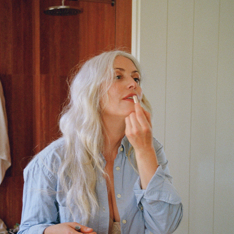 Comment savoir si les cheveux blancs vont m'aller ?